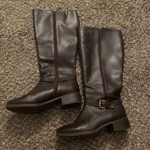 Brown riding rain boot